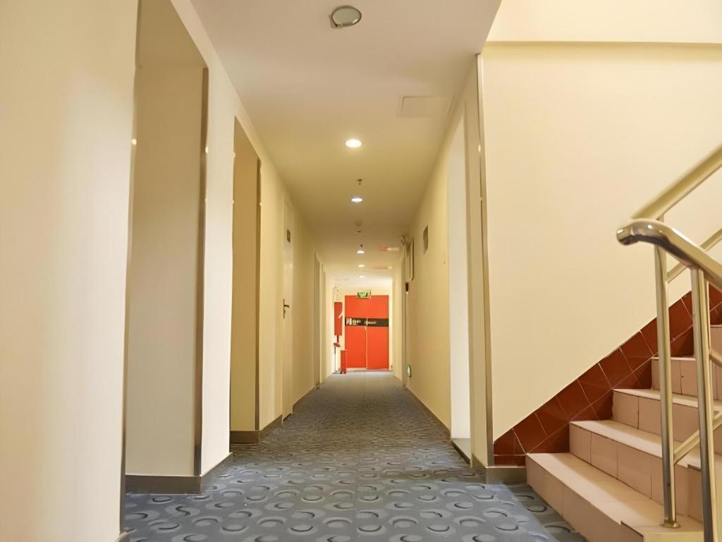 7 Days Inn Chengdu Sichuan University South Railway Station Экстерьер фото